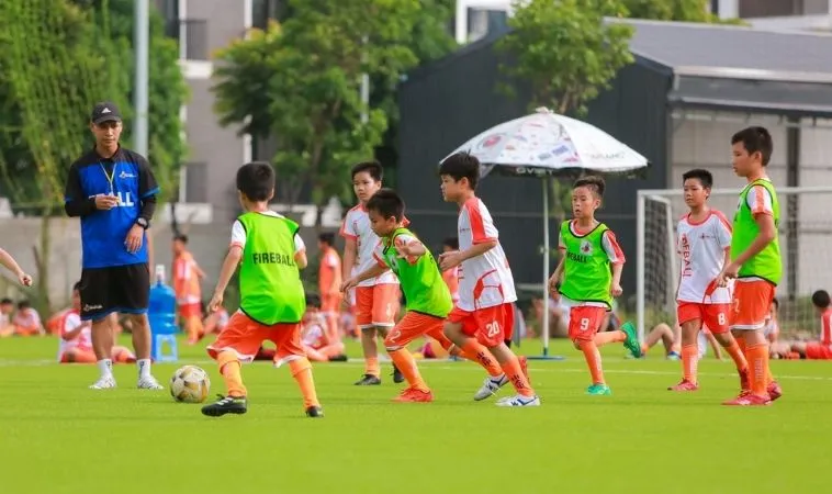 Giáo Trình Dạy Kỹ Thuật Bóng Đá Cho Trẻ Em: Phương Pháp 2 Giáo trình dạy kỹ thuật bóng đá cho trẻ em